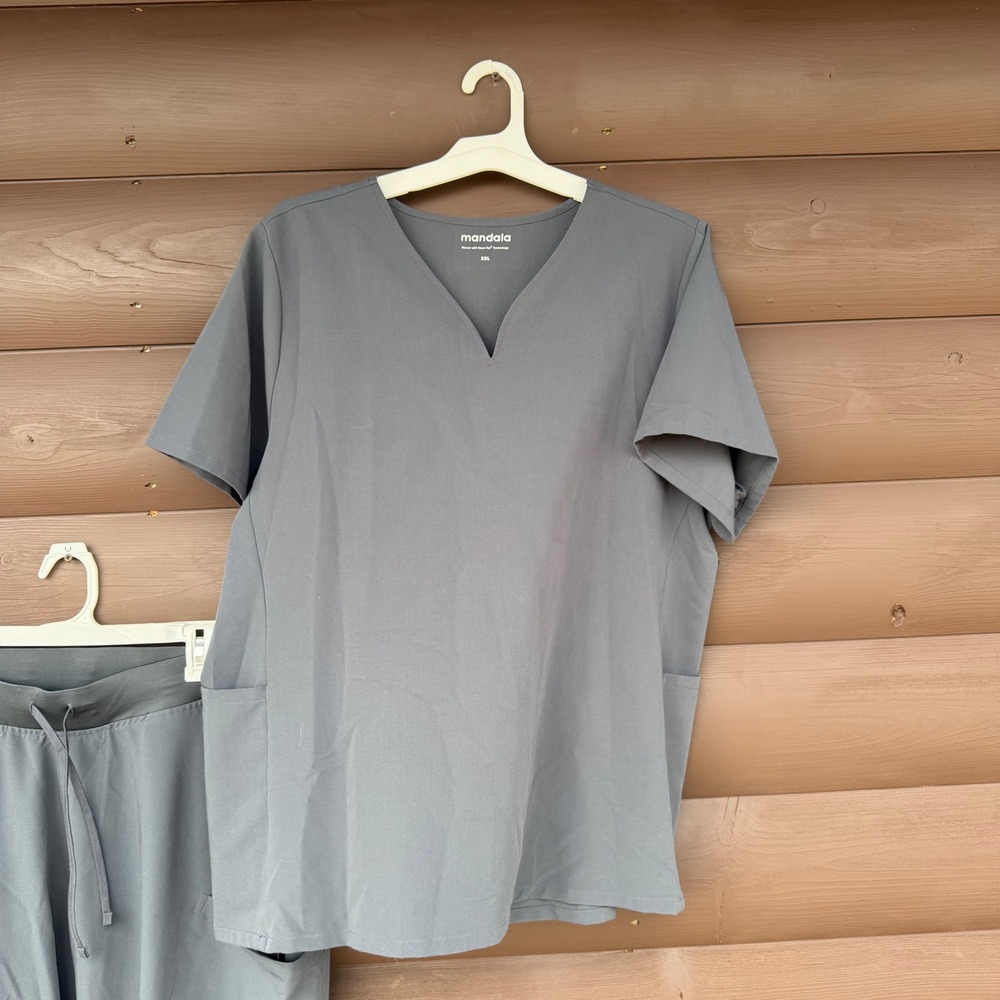 Mandala Scrub Set Women 2XL Gray Excellent Equa-Tek Performance V-Neck Cargo - Picture 2 of 7